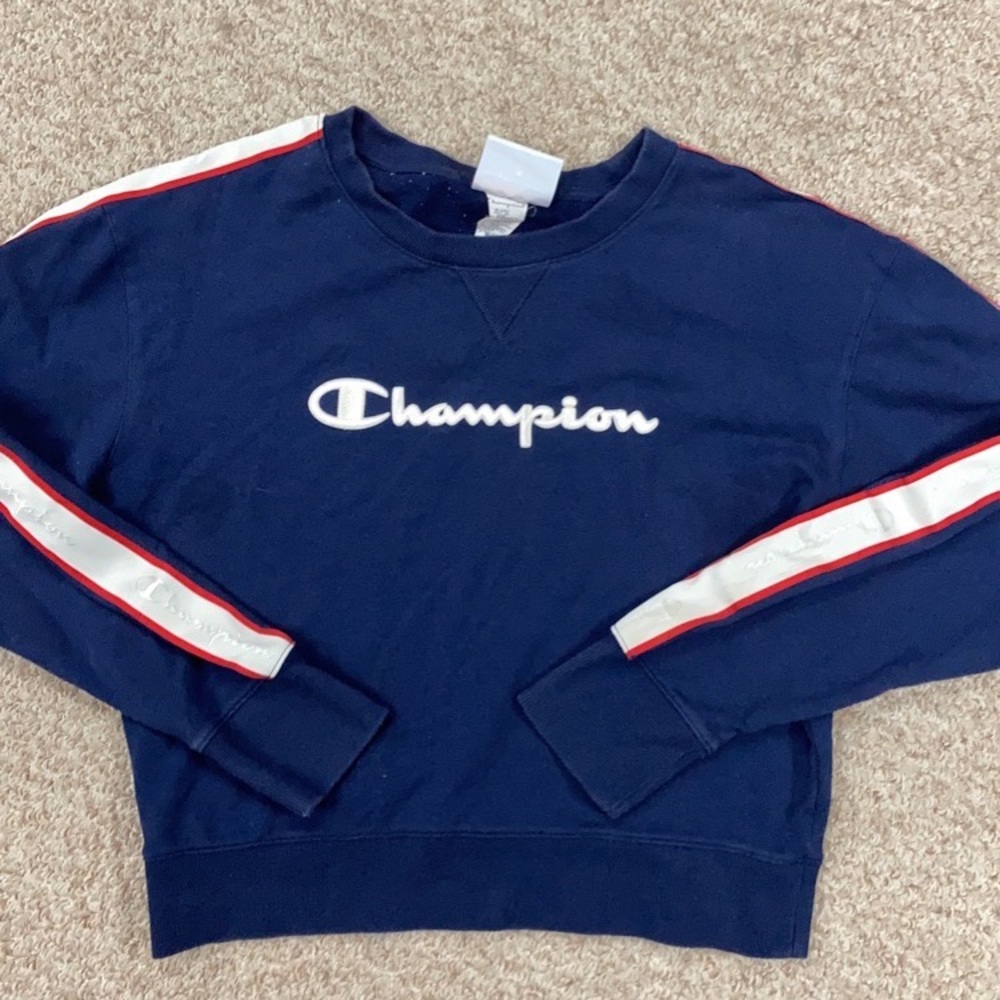 Young Adult/Women’s Cropped Champion Sweatshirt- size medium